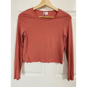 • cropped long sleeve t shirt •